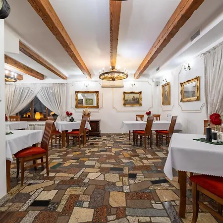 Dworek Kurowski Στσέτσιν