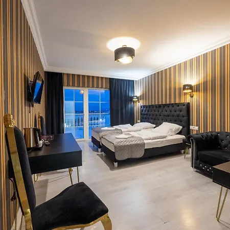 Dworek Kurowski * Στσέτσιν