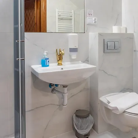 Dworek Kurowski Κατάλυμα σε φάρμα