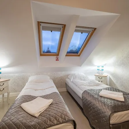 Dworek Kurowski Στσέτσιν