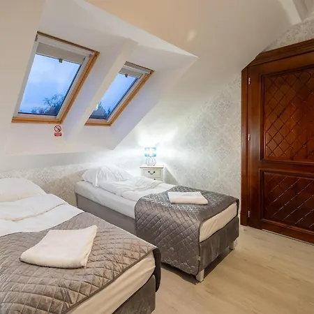 Dworek Kurowski * Στσέτσιν