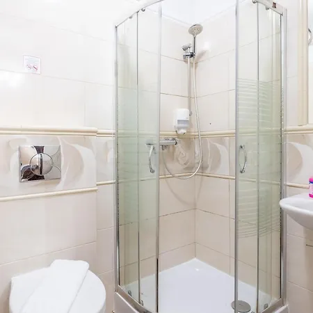 Dworek Kurowski Κατάλυμα σε φάρμα