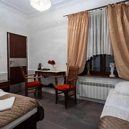 Dworek Kurowski * Στσέτσιν