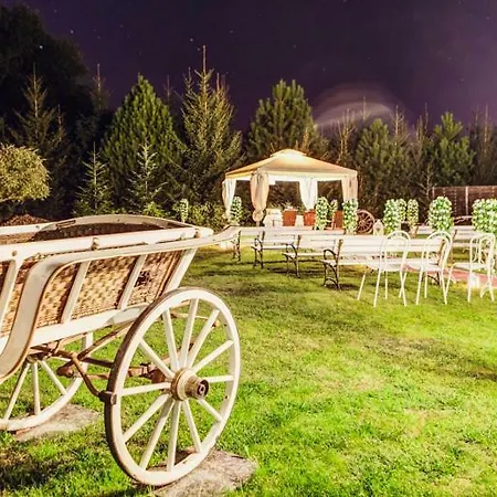 Dworek Kurowski Farm stay *